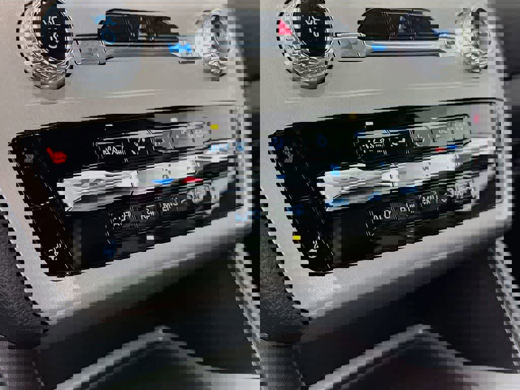 Certified 2022 Ford Explorer XLT w/ Equipment Group 202A image 21