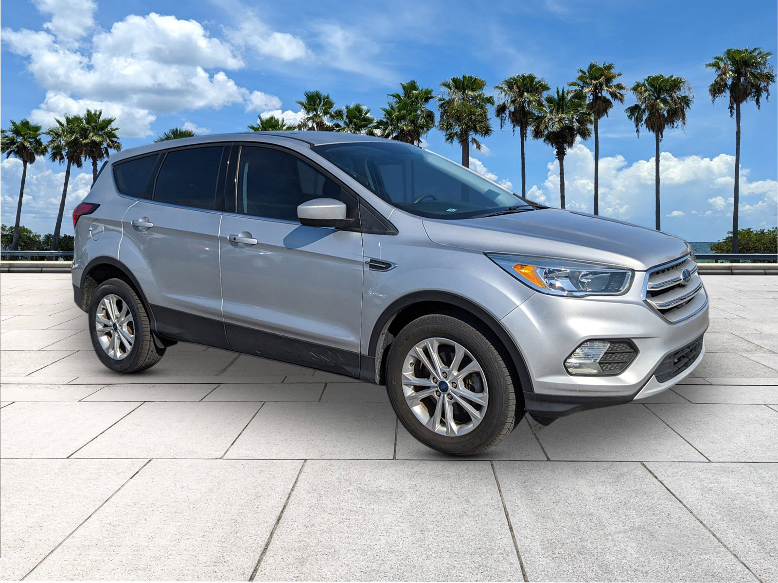 Certified 2019 Ford Escape SE image 2