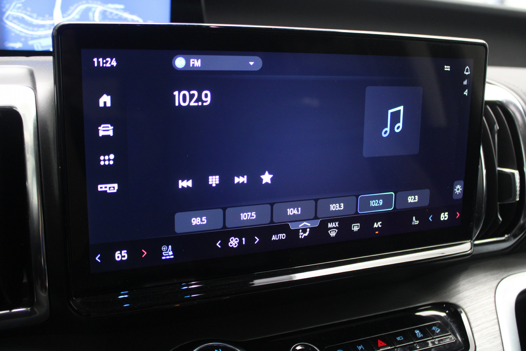 Certified 2025 Ford Expedition Platinum AWD/4WD image 11
