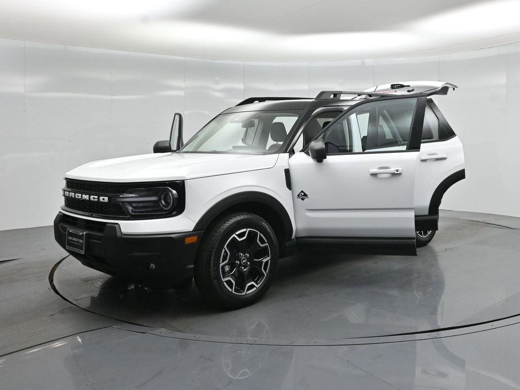 Certified 2025 Ford Bronco Sport Outer Banks w/ Outer Banks Tech Package+ AWD/4WD image 32