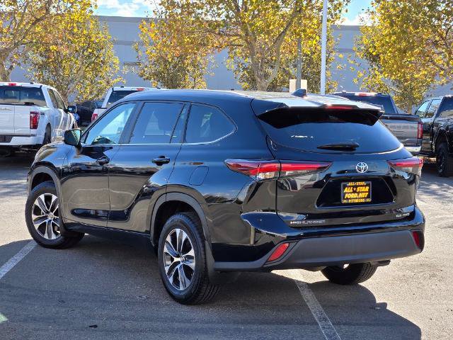 Used 2024 Toyota Highlander XLE AWD/4WD image 6