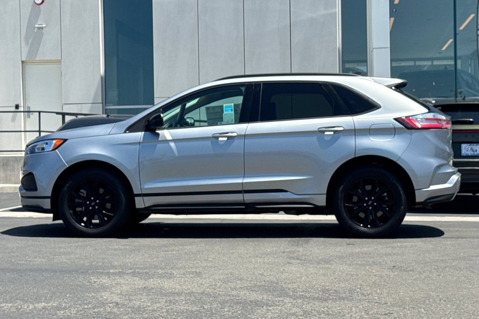 Certified 2023 Ford Edge SE w/ Black Appearance Package AWD/4WD image 6