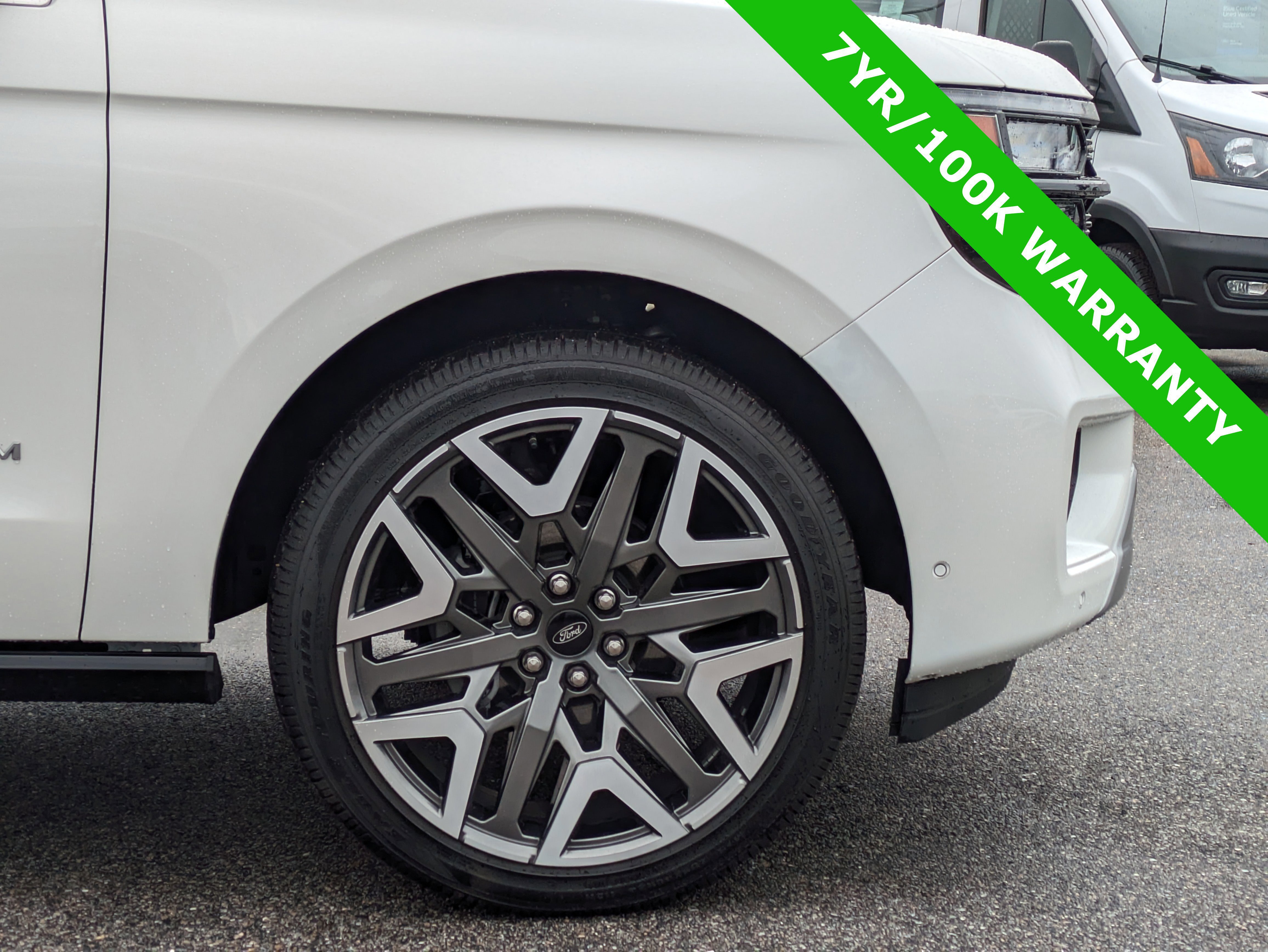 Certified 2025 Ford Expedition Platinum w/ Platinum Ultimate Package image 12