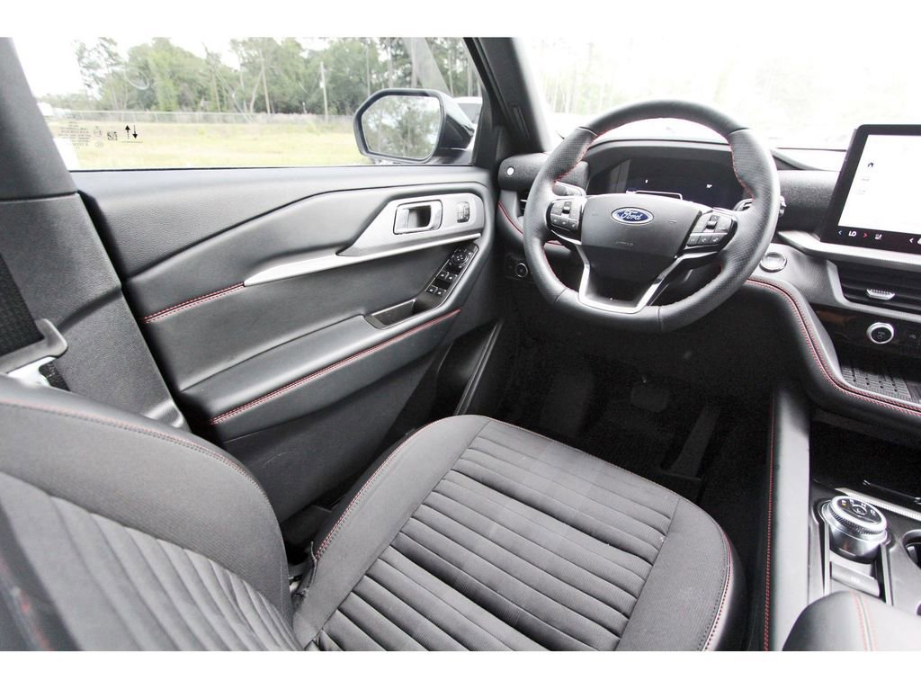 Certified 2025 Ford Explorer ST-Line w/ Premium Package RWD image 11