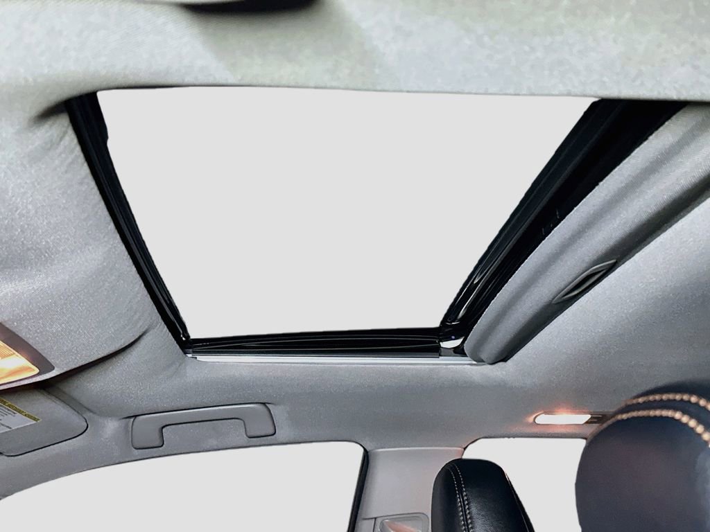 Used 2019 Toyota Highlander XLE image 24