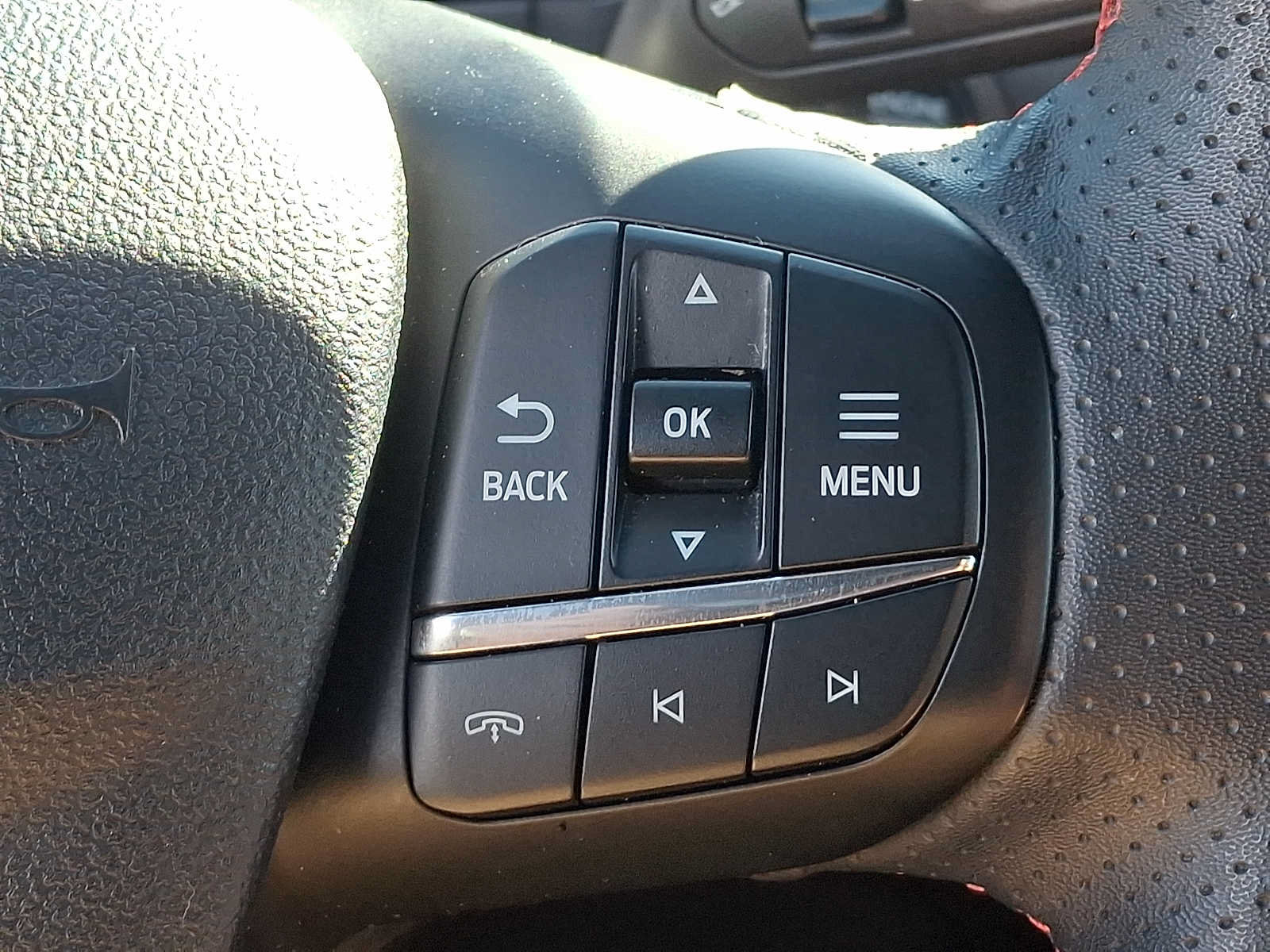 Certified 2025 Ford Escape ST-Line Select AWD/4WD image 21