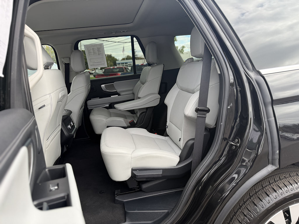 Certified 2025 Ford Expedition Platinum w/ Driver's Package AWD/4WD image 11