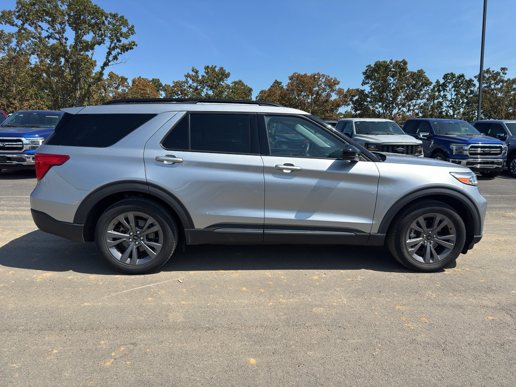 Certified 2023 Ford Explorer XLT w/ Equipment Group 202A RWD image 4