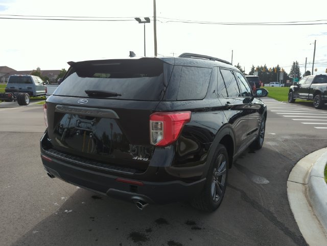 Certified 2023 Ford Explorer XLT w/ Equipment Group 202A AWD/4WD image 5