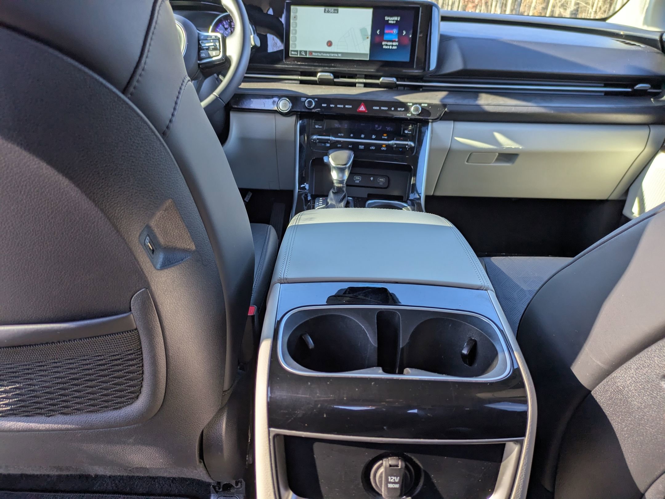 Used 2024 Kia Carnival EX image 26