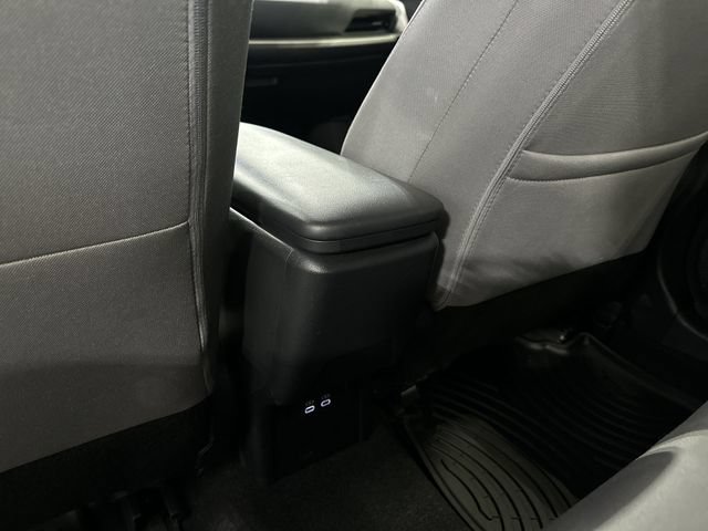 Used 2024 Toyota Prius LE AWD/4WD image 31