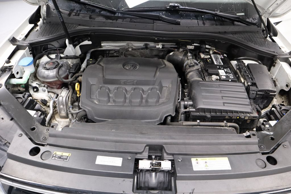 Used 2023 Volkswagen Tiguan SE R-Line AWD/4WD image 16