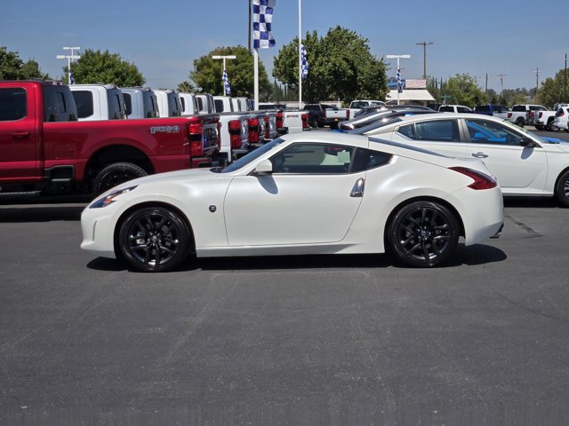 Used 2020 Nissan 370Z Coupe RWD image 7