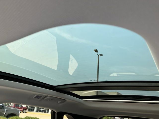 Certified 2025 Ford Escape SE w/ PHEV Premium Package FWD image 33