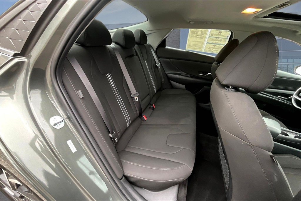 Used 2025 Hyundai Elantra SEL FWD image 23