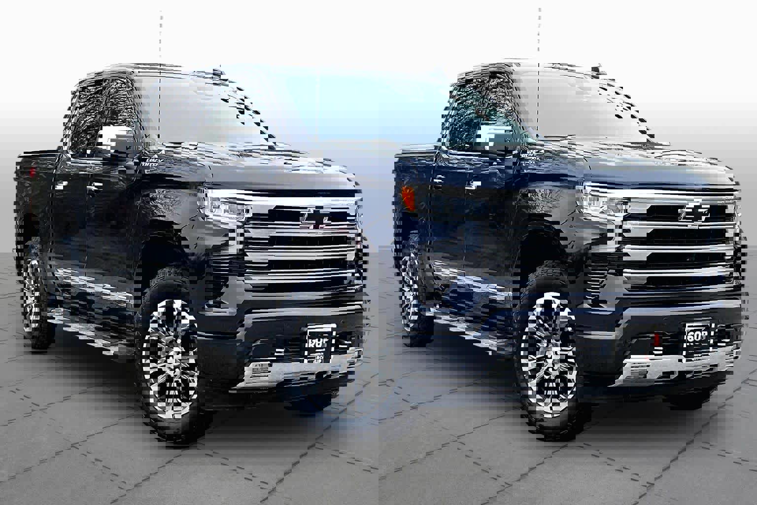 Used 2023 Chevrolet Silverado 1500 High Country w/ Z71 Off-Road Package AWD/4WD image 3