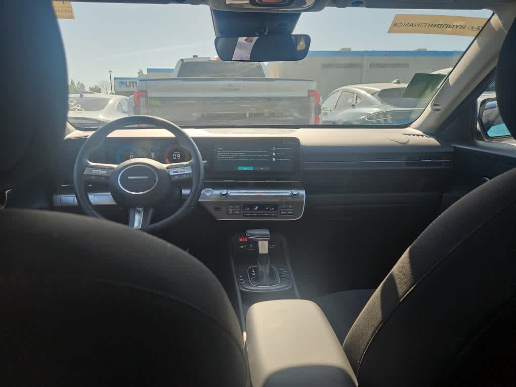 Used 2025 Hyundai Kona SEL FWD image 9