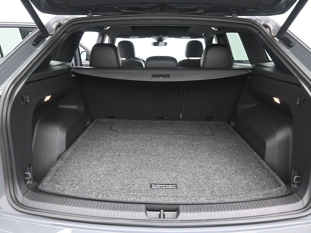 Used 2021 Volkswagen Atlas Cross Sport SEL R-Line image 11