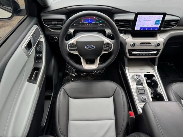 Certified 2023 Ford Explorer XLT w/ Equipment Group 202A image 10