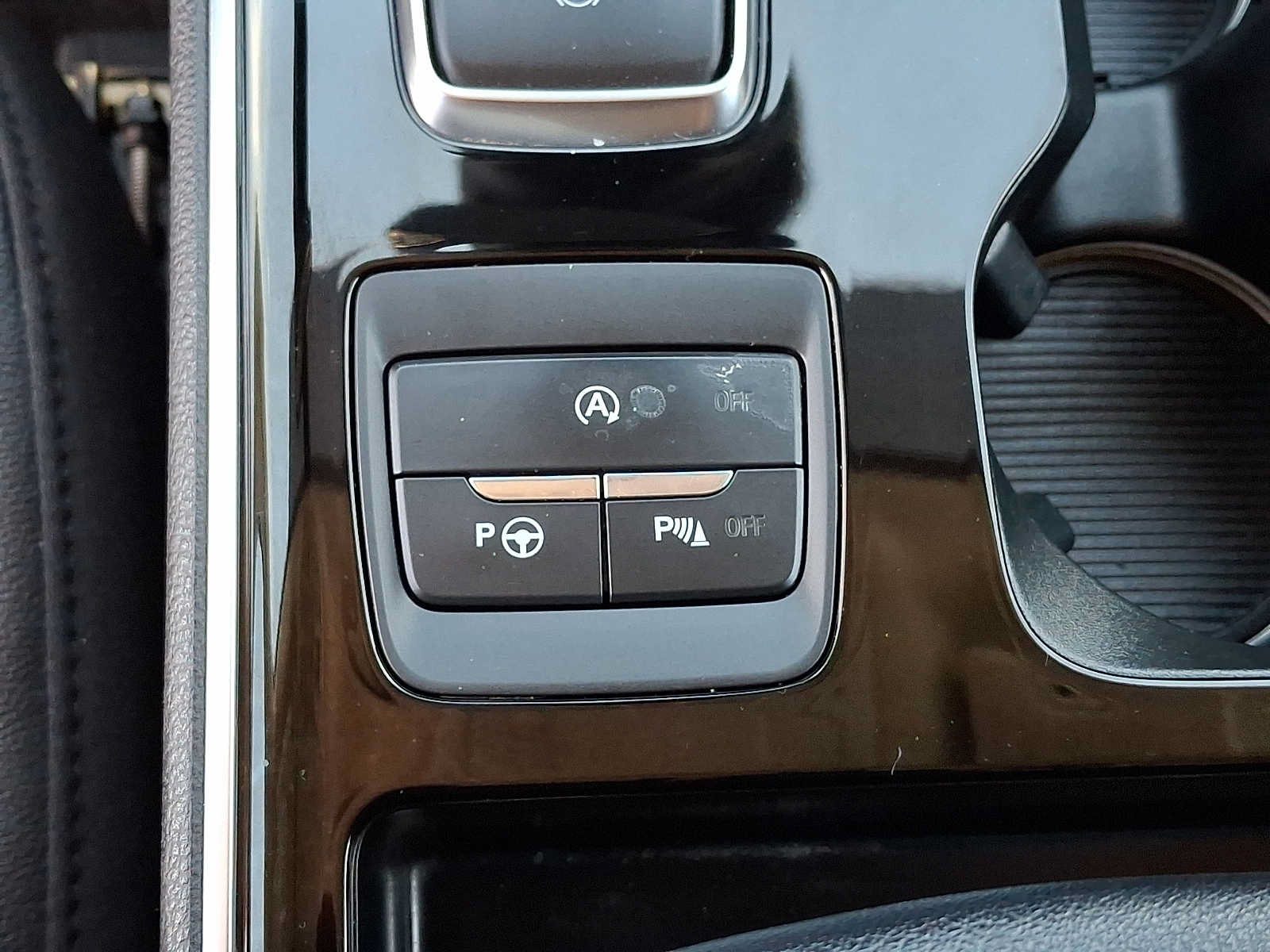 Certified 2020 Ford Edge Titanium w/ Equipment Group 301A AWD/4WD image 27