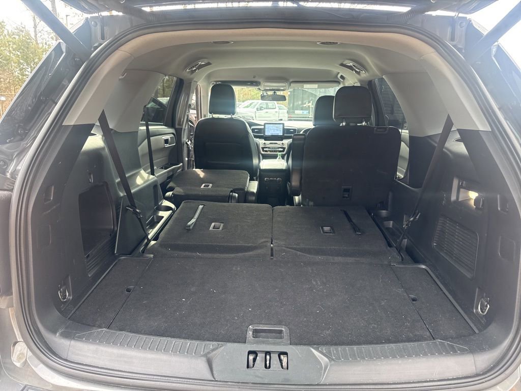 Certified 2022 Ford Explorer XLT w/ Equipment Group 202A image 30