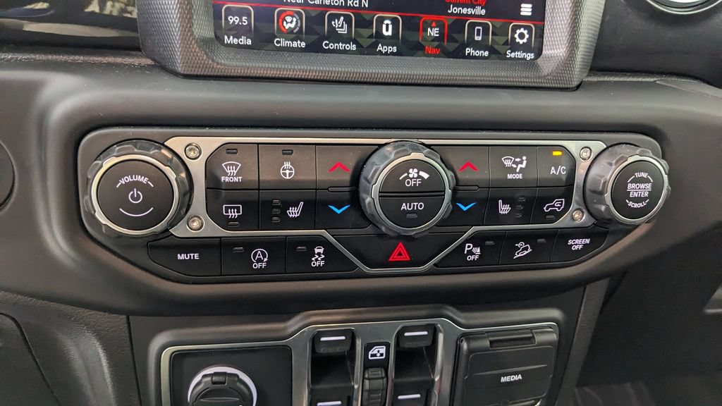 Used 2021 Jeep Wrangler Unlimited Sahara AWD/4WD image 29