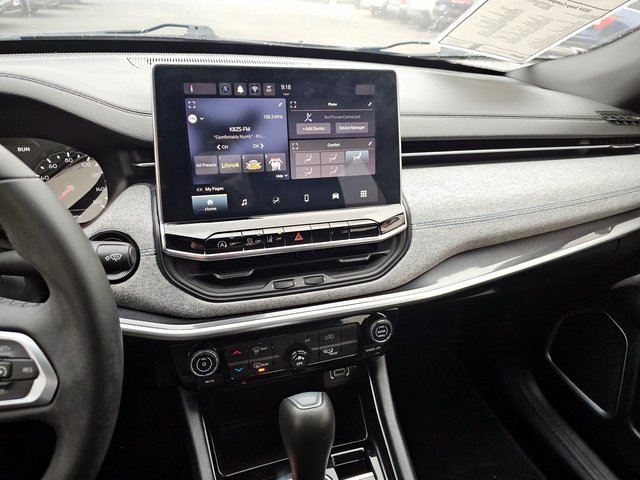 Used 2024 Jeep Compass Latitude image 28