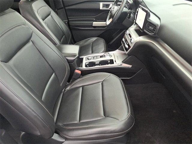 Certified 2022 Ford Explorer XLT w/ Equipment Group 202A image 25