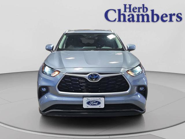 Used 2022 Toyota Highlander XLE AWD/4WD image 2