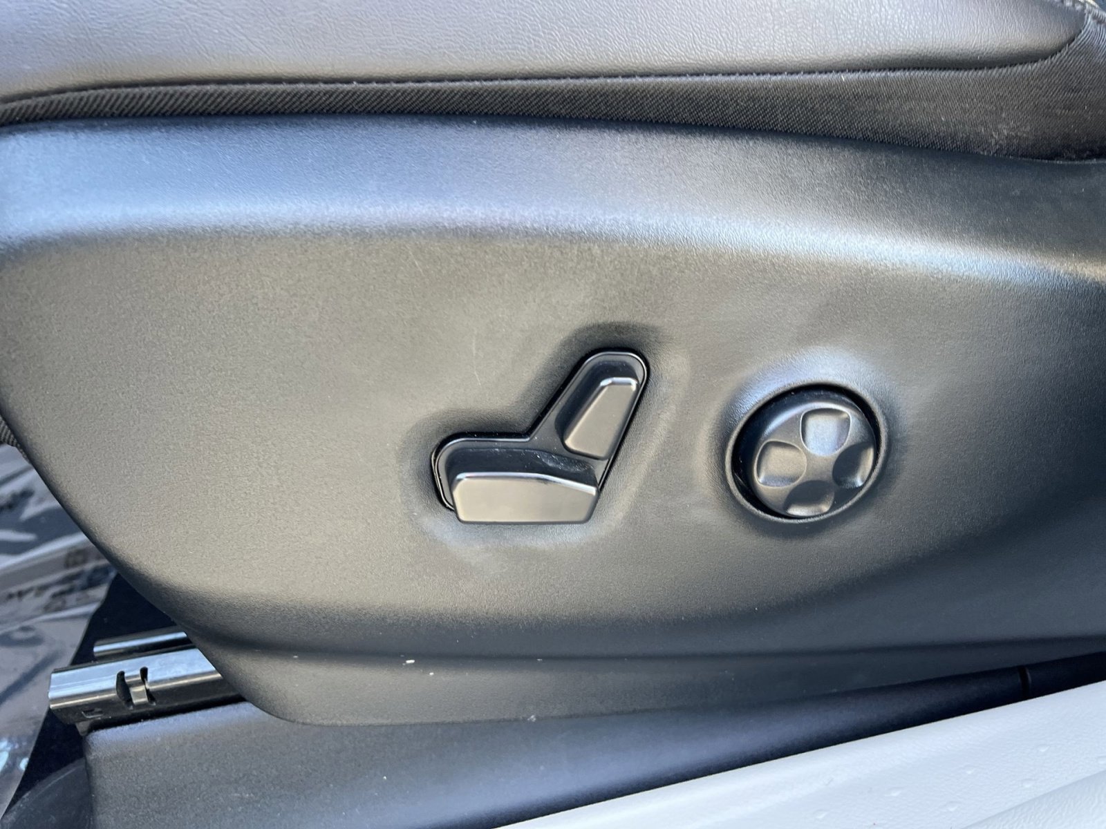 Used 2024 Chrysler Pacifica Touring-L FWD image 14
