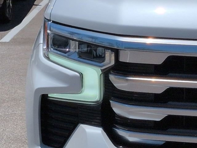 Used 2024 Chevrolet Silverado 1500 High Country w/ Technology Package AWD/4WD image 10