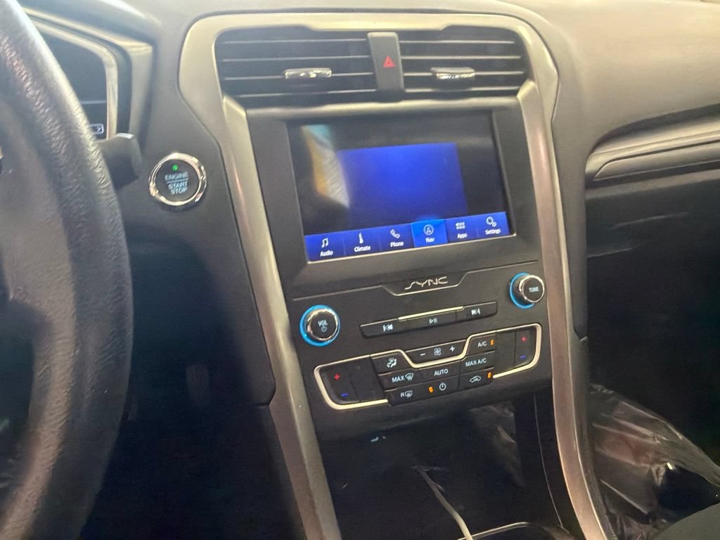 Certified 2020 Ford Fusion SE FWD image 4