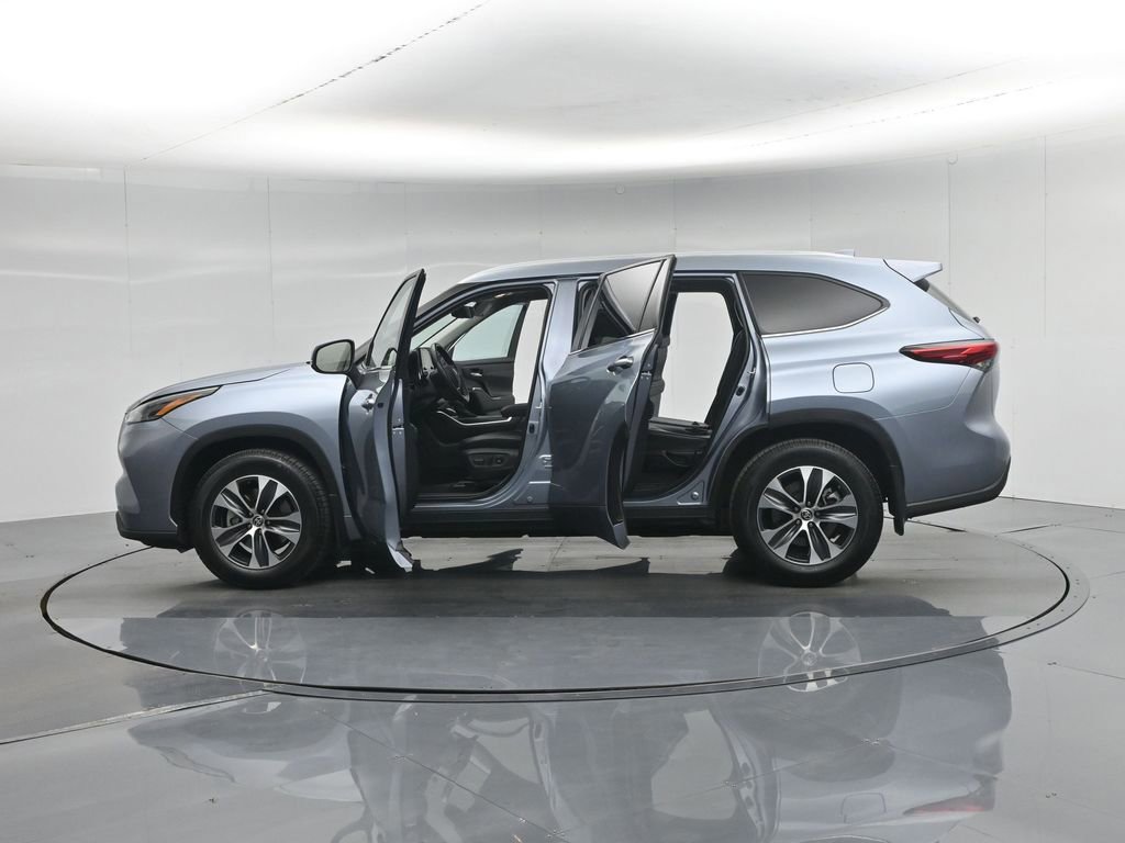Used 2021 Toyota Highlander XLE image 59