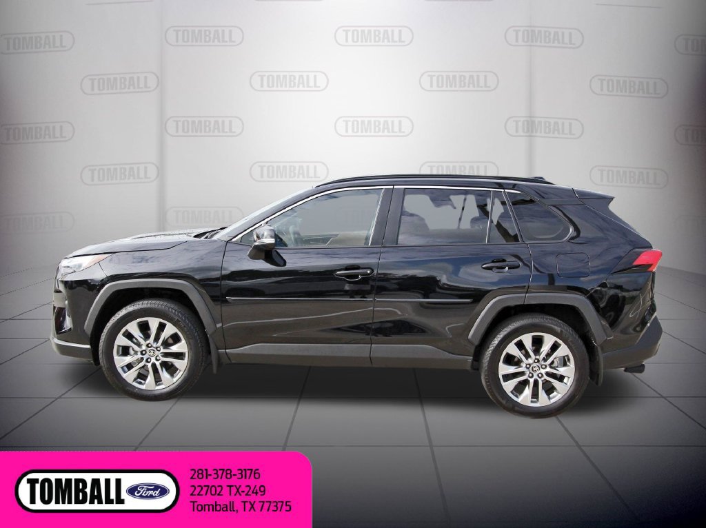 Used 2025 Toyota RAV4 XLE Premium w/ Blackout Package (GST) FWD image 5
