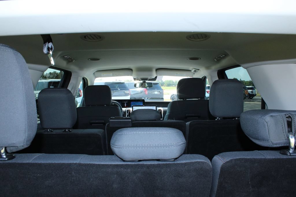 Certified 2025 Ford Expedition Active AWD/4WD image 17