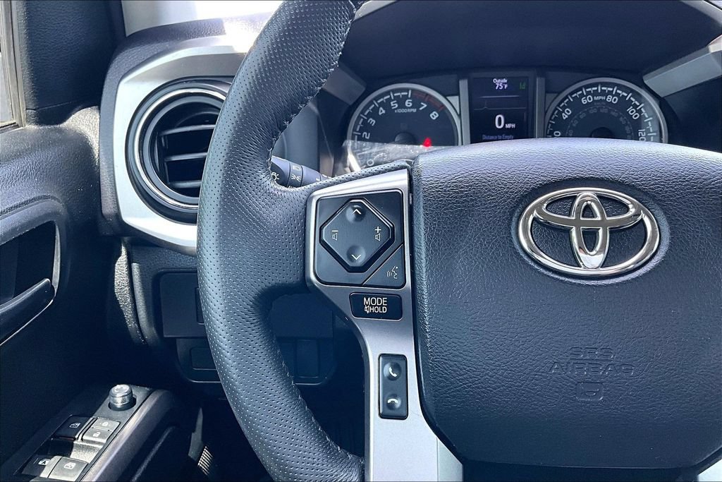 Used 2022 Toyota Tacoma SR5 AWD/4WD image 19