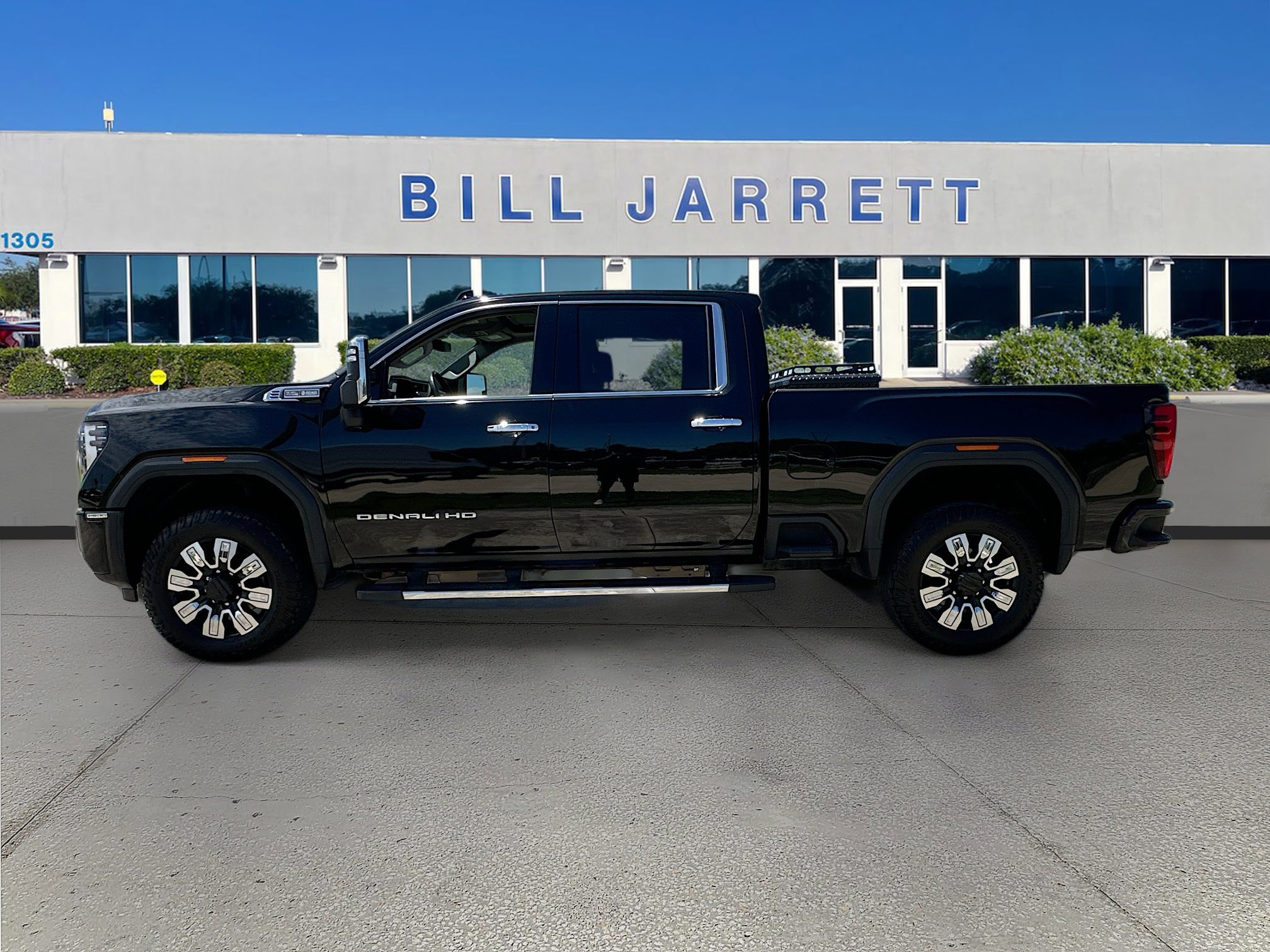 Used 2024 GMC Sierra 2500 Denali AWD/4WD image 4