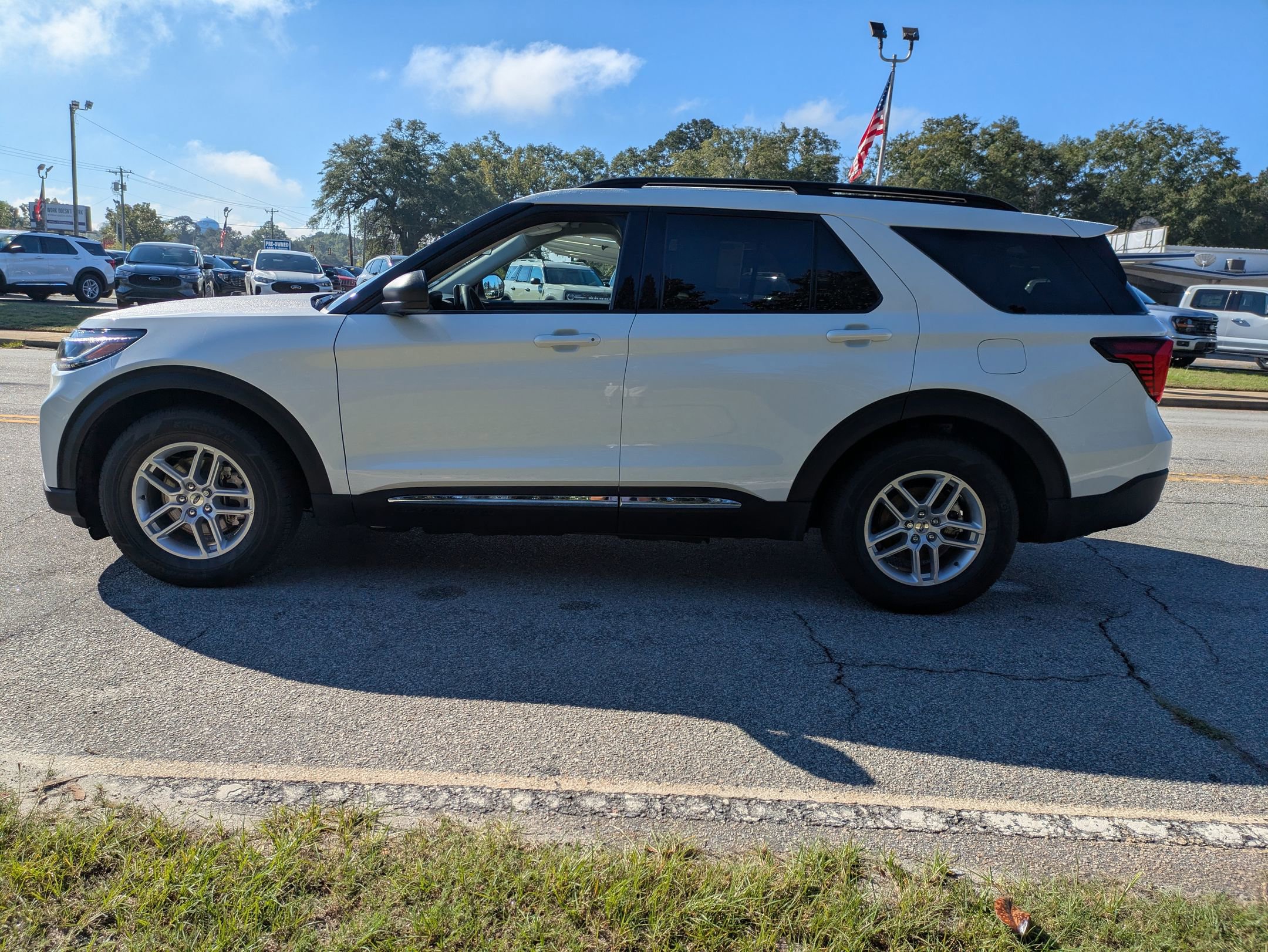 Certified 2025 Ford Explorer Active RWD image 7