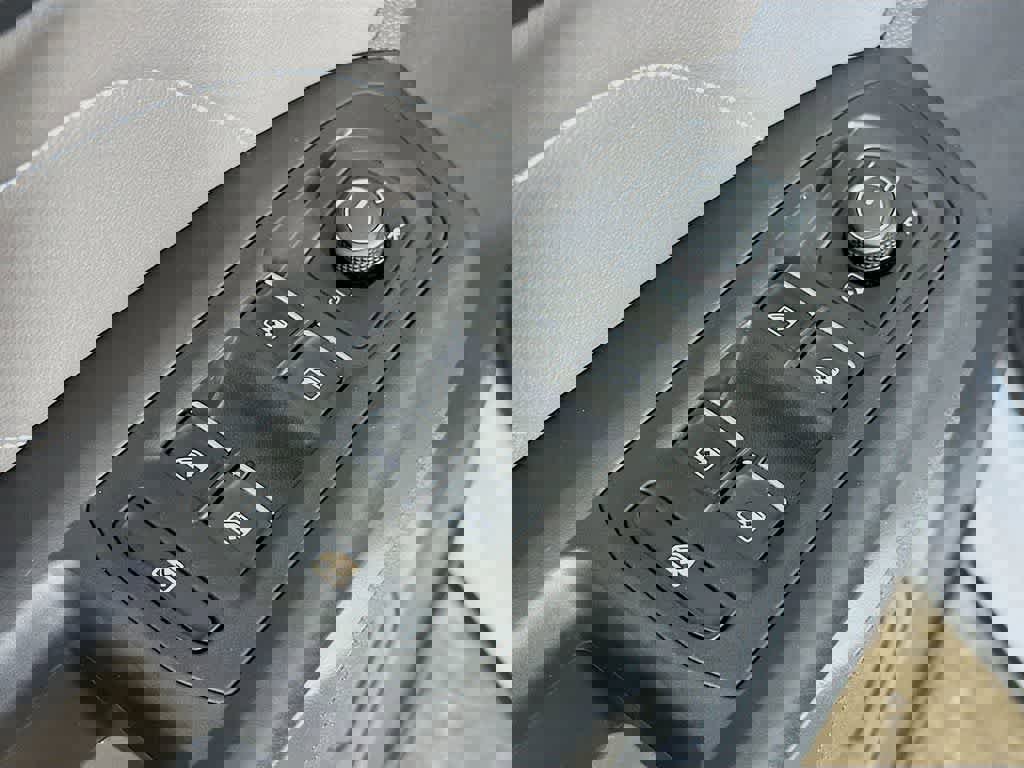 Used 2022 Volkswagen Atlas SEL Premium image 29