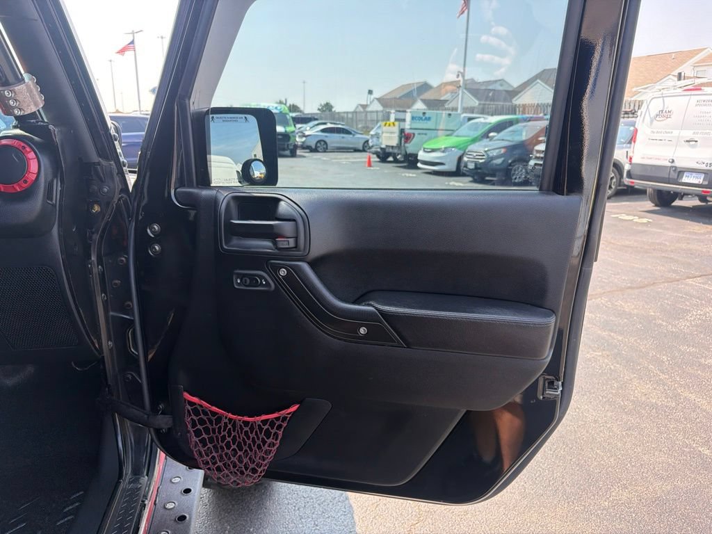 Used 2018 Jeep Wrangler Unlimited Rubicon AWD/4WD image 35