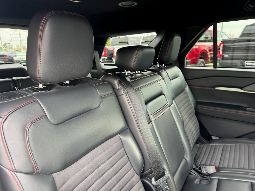 Certified 2025 Ford Explorer ST-Line w/ ST-Line Street Pack image 17