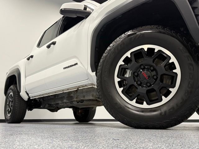 Used 2024 Toyota Tacoma TRD Off-Road AWD/4WD image 3