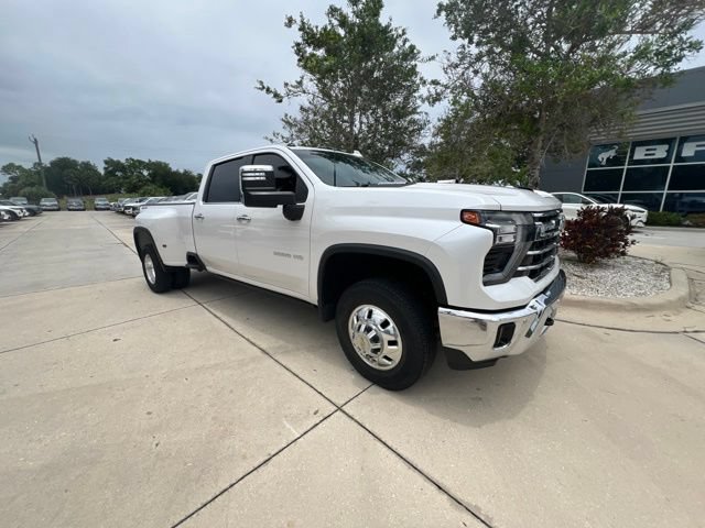 Used 2024 Chevrolet Silverado 3500 LTZ w/ LTZ Plus Package AWD/4WD image 3