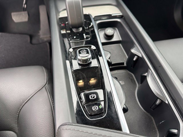 Used 2025 Volvo XC60 B5 Plus AWD/4WD image 23