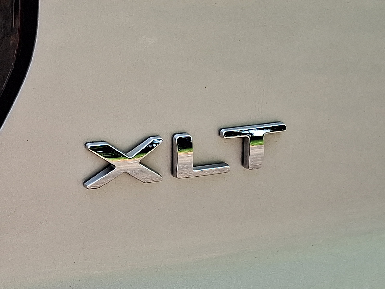 Certified 2018 Ford Explorer XLT w/ Equipment Group 201A AWD/4WD image 33