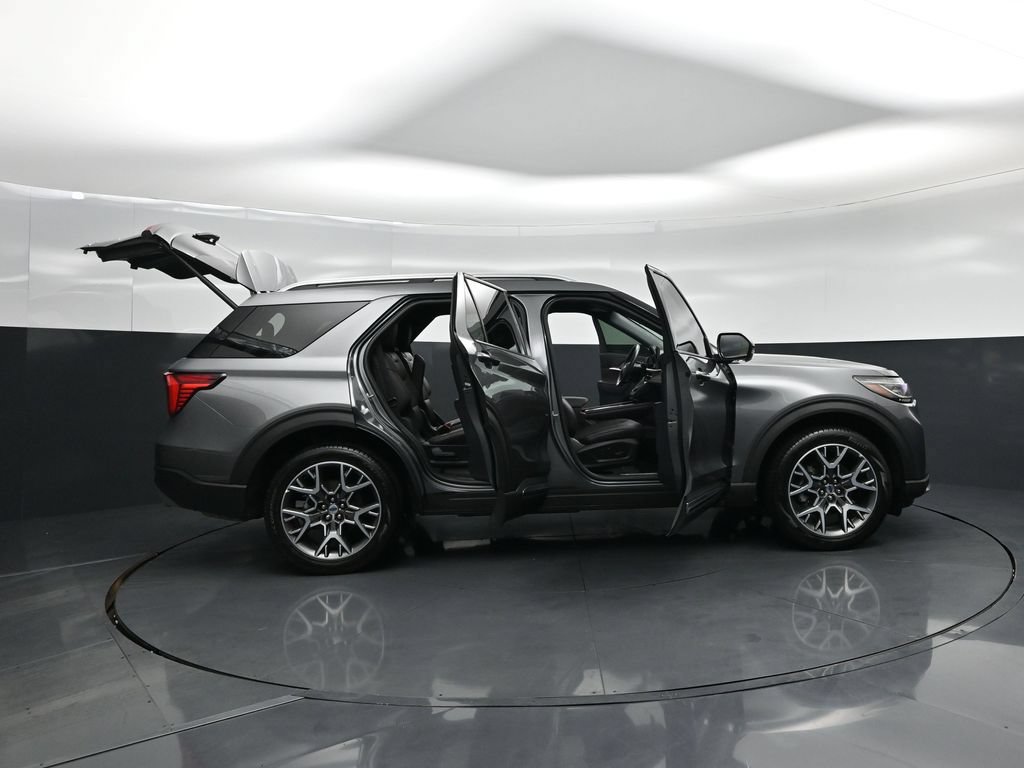 Certified 2025 Ford Explorer Platinum w/ Ultimate Package AWD/4WD image 4