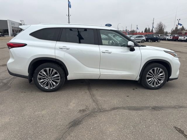 Used 2022 Toyota Highlander Platinum AWD/4WD image 7