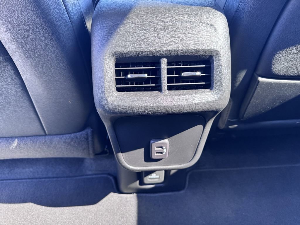 Used 2023 GMC Terrain SLT image 31