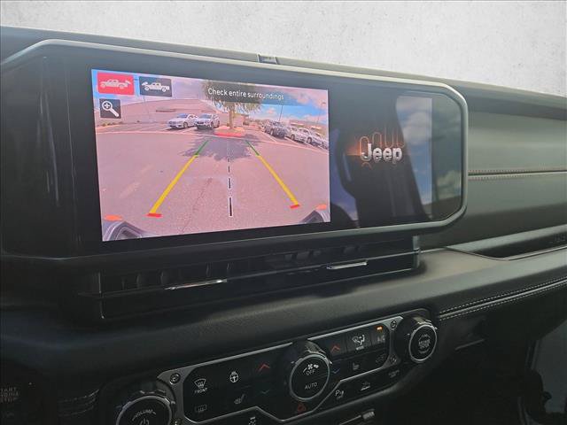 Used 2025 Jeep Gladiator Mojave AWD/4WD image 14