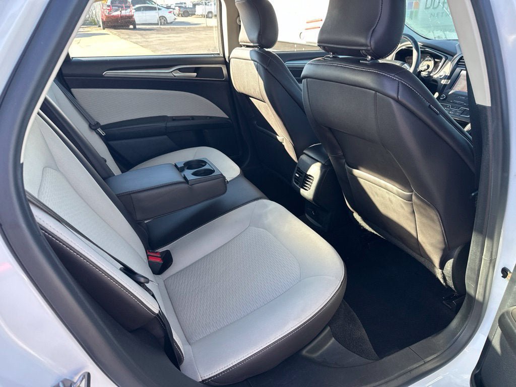 Certified 2019 Ford Fusion SE FWD image 10